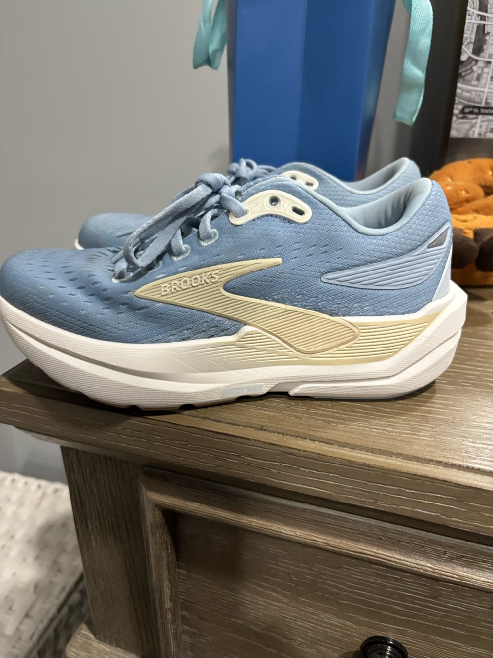 Brooks Women’s size 7 Ghost 3 Max Blue and Cream Sneakers